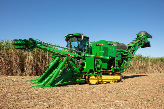 colhedora-cana-ch950-peças-unimil colhedora John Deere Ch950 em campo